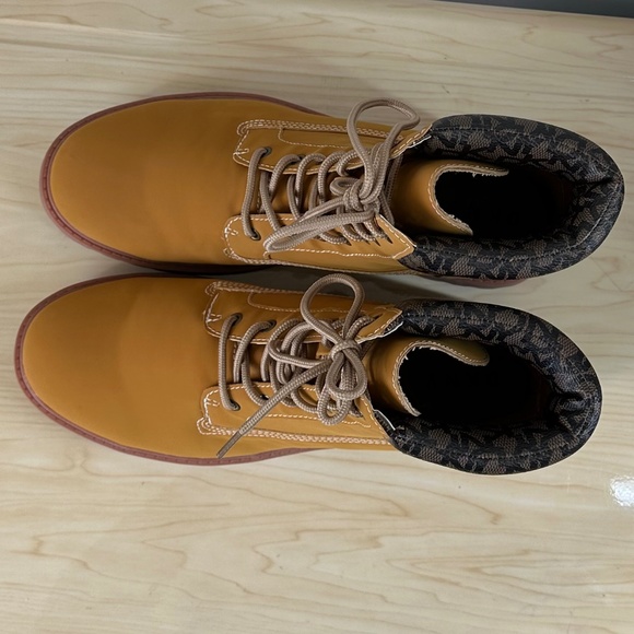 DKNY Men's Ankle Tan Boots Lace Up Style With Logo - Picture 13 of 16